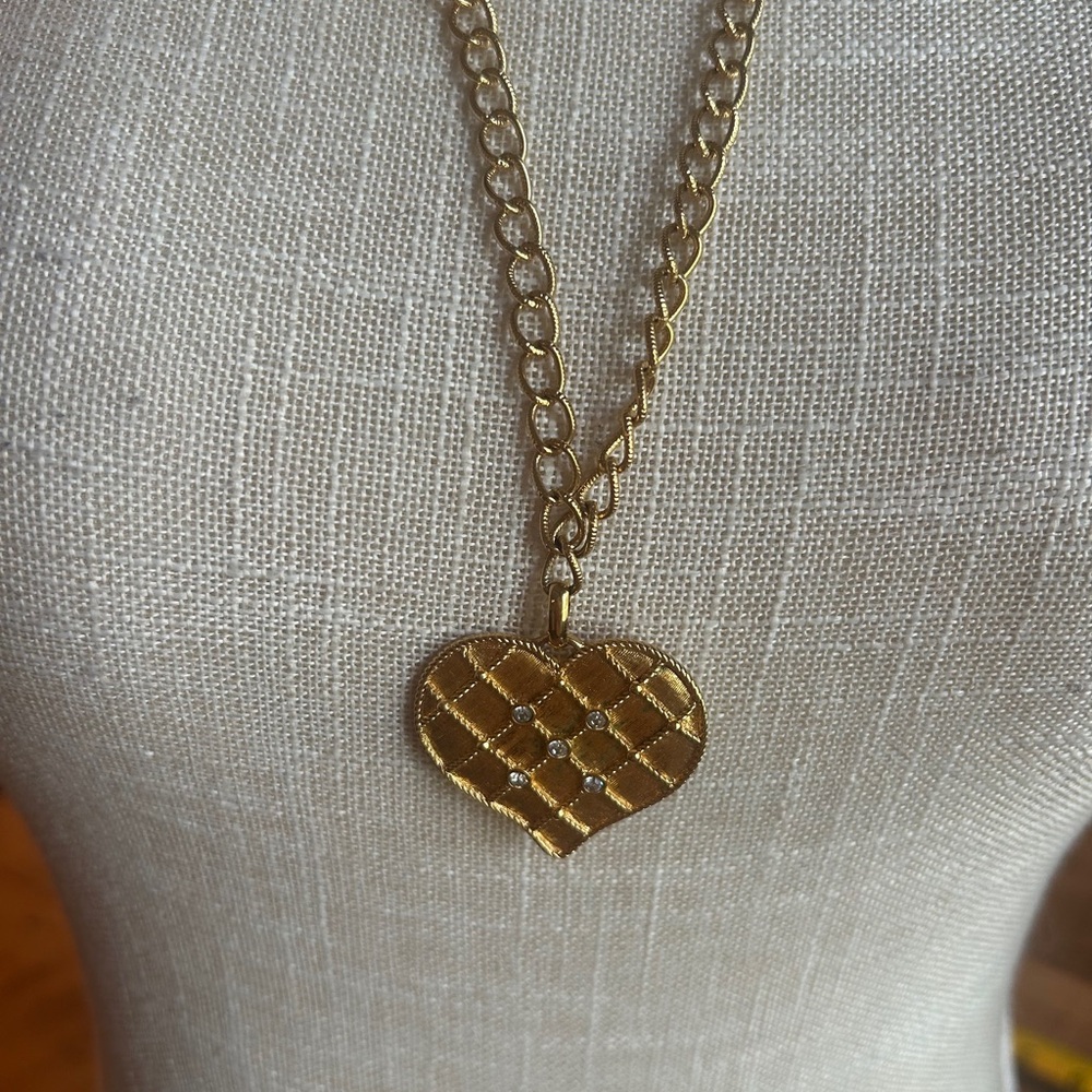 Avon Gold Heart Pendant Necklace